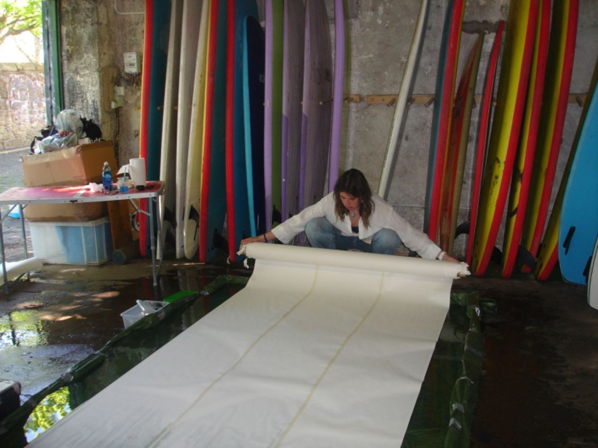 Laying paper down into marbling bath