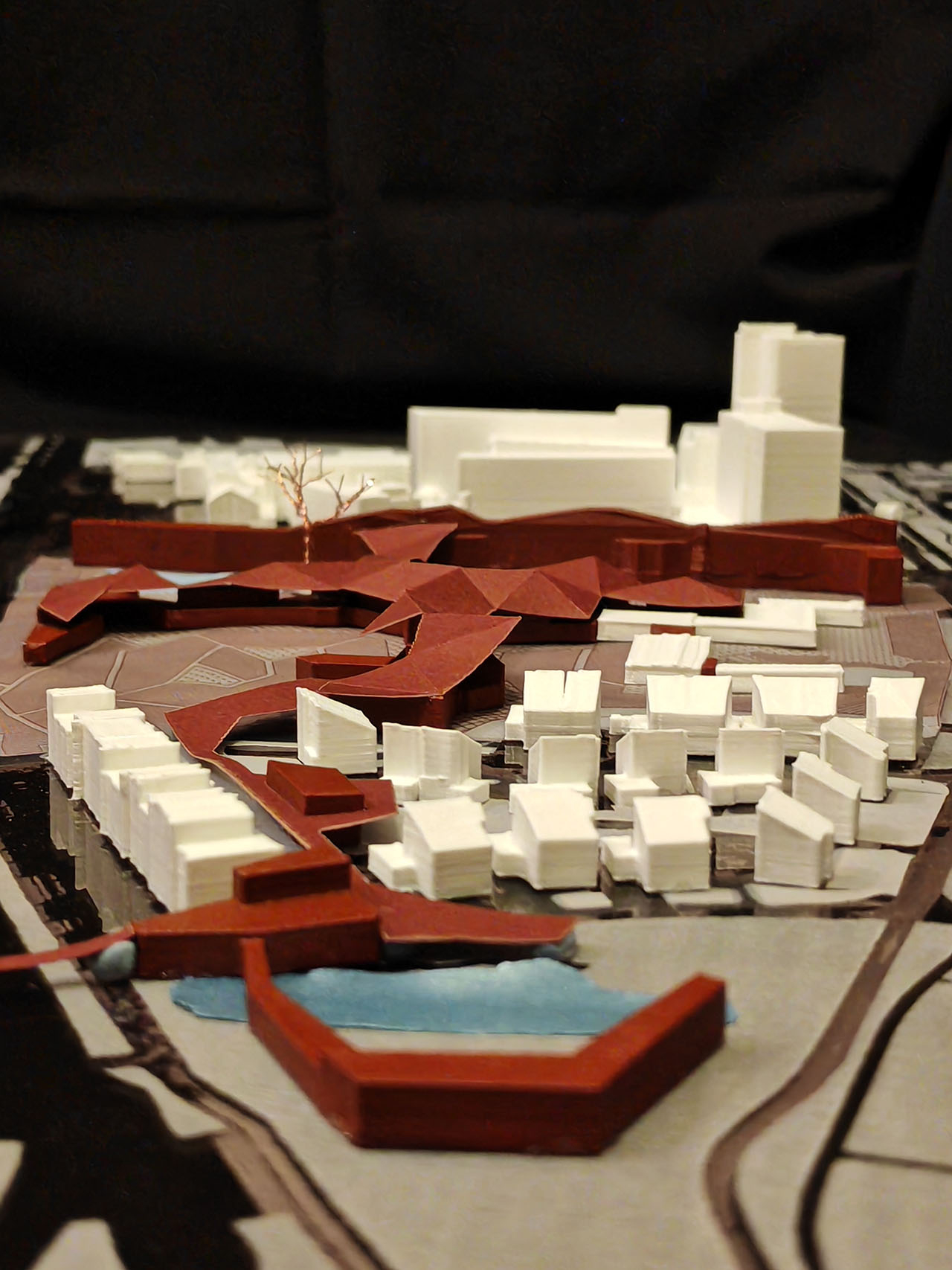 [Living in Seams] 1: 1000 model
